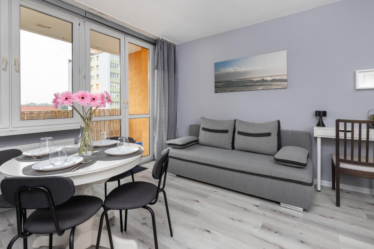 Family Apartment With Balcony In Gdynia By Noclegi Renters Bagian luar foto