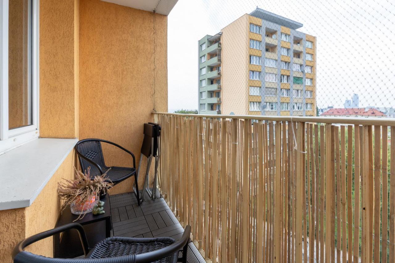 Family Apartment With Balcony In Gdynia By Noclegi Renters Bagian luar foto