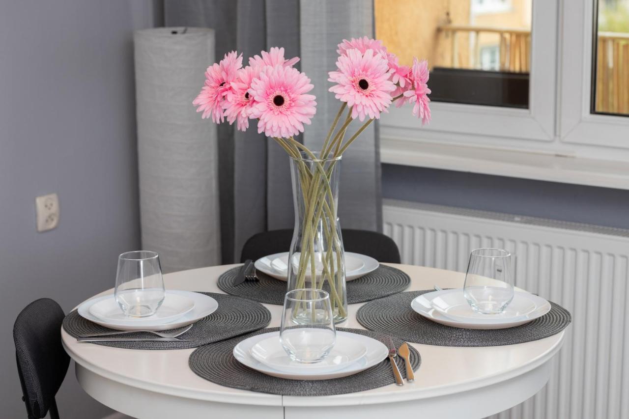 Family Apartment With Balcony In Gdynia By Noclegi Renters Bagian luar foto